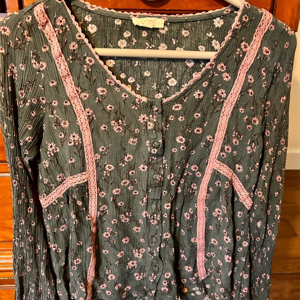 ODDY Green Top with Pink Floral Design